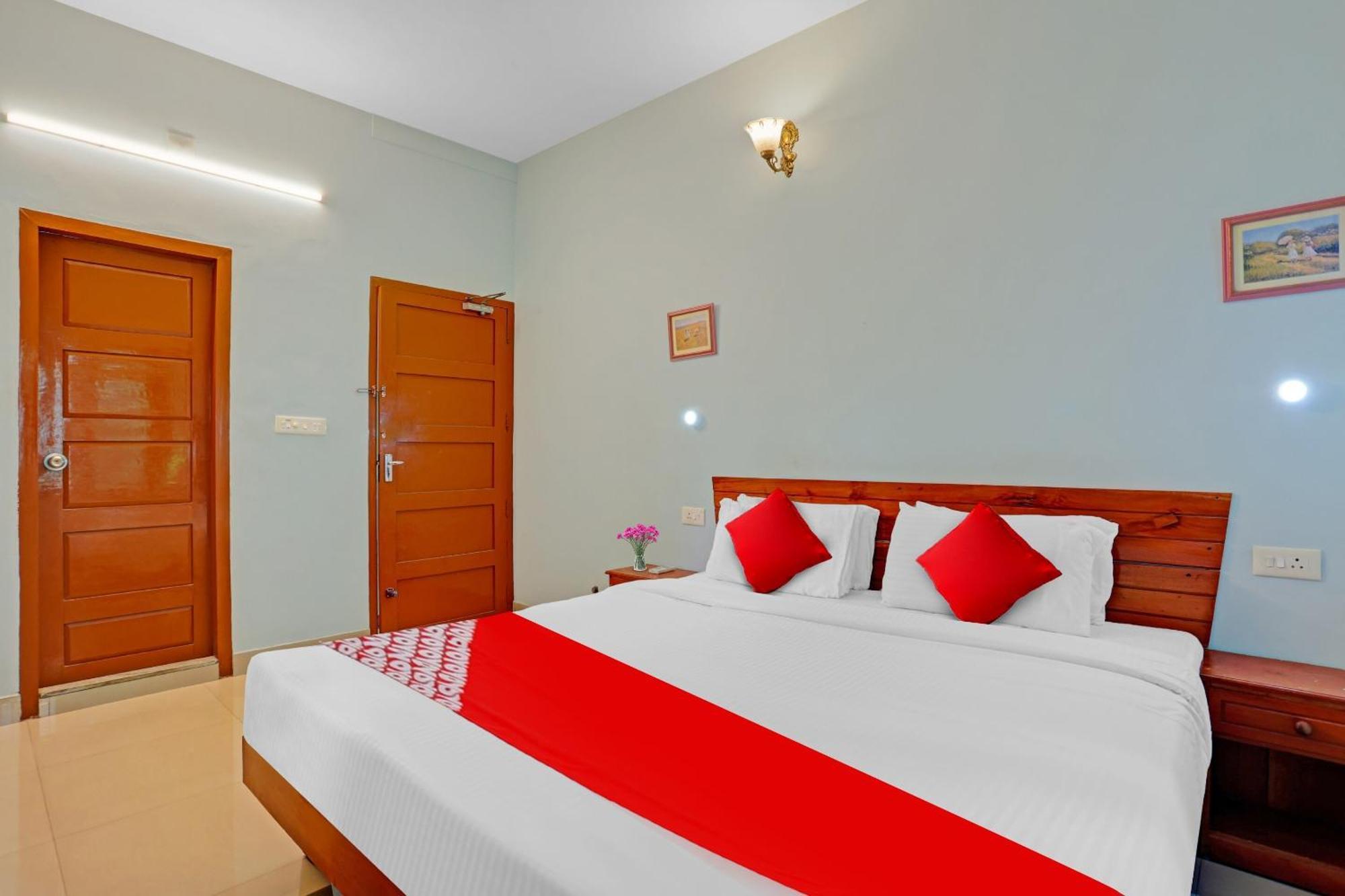 Flagship Hotel Adara Residency 特里凡得琅 外观 照片