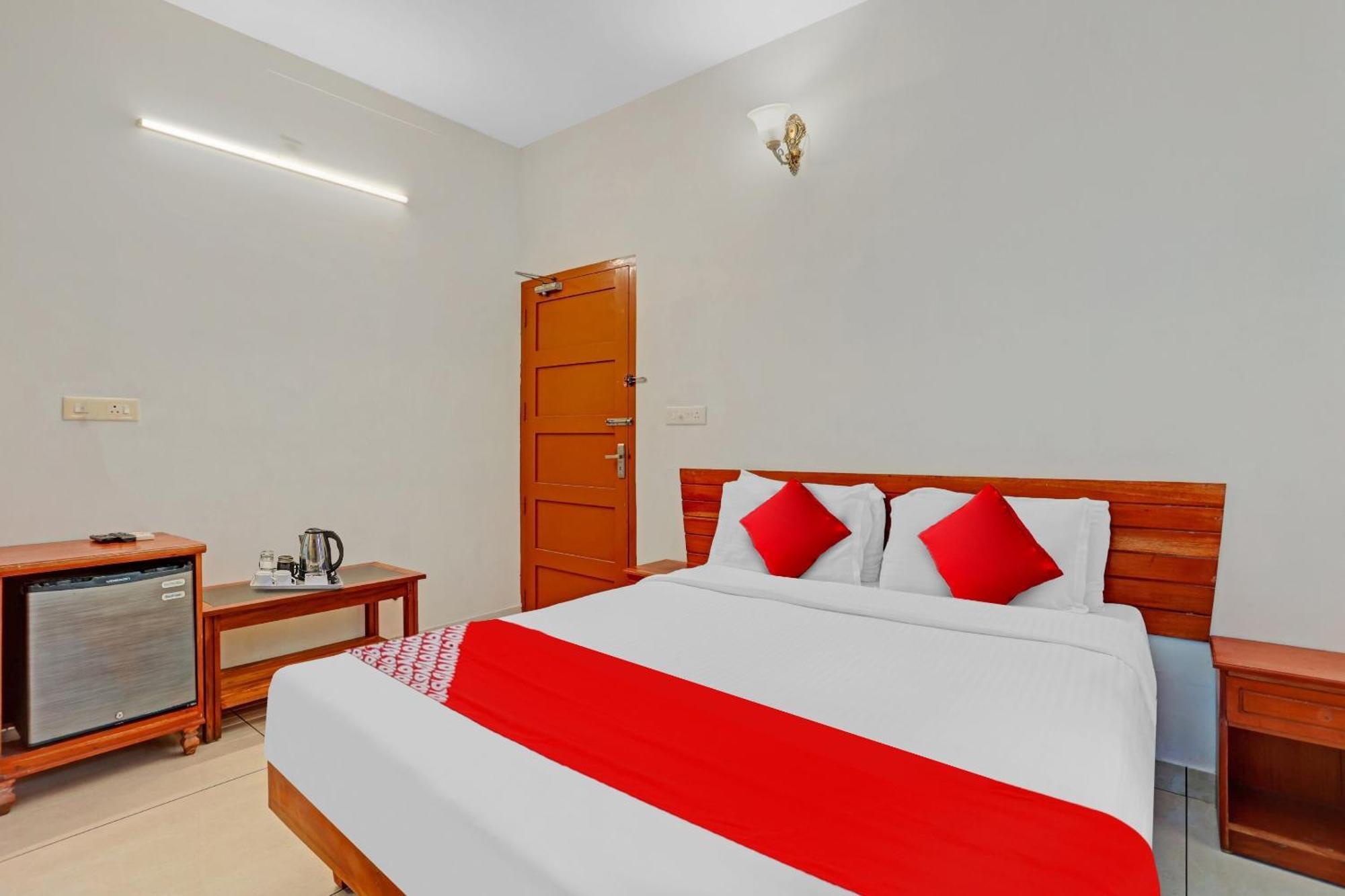 Flagship Hotel Adara Residency 特里凡得琅 外观 照片
